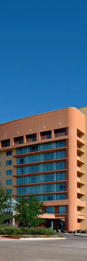 Embassy Suites by Hilton Albuquerque，位于阿尔伯克基的酒店