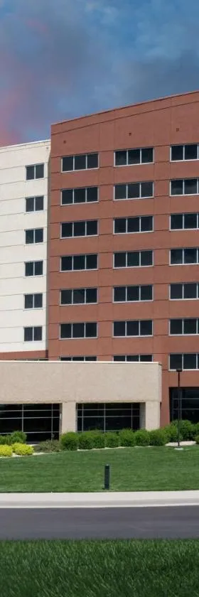 Embassy Suites Loveland Conference Center，位于拉夫兰的酒店