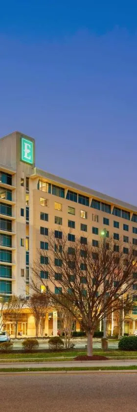 Embassy Suites by Hilton Hampton Convention Center，位于汉普顿的酒店