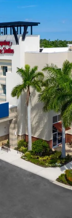 萨拉索塔/克伍德兰奇汉普顿套房酒店.，位于萨拉索塔的酒店