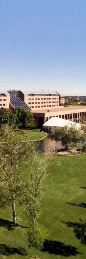 The Inverness Denver, a Hilton Golf & Spa Resort，位于恩格尔伍德的酒店