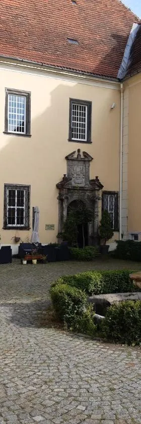 Pałac Lasów，位于Pieńsk的酒店