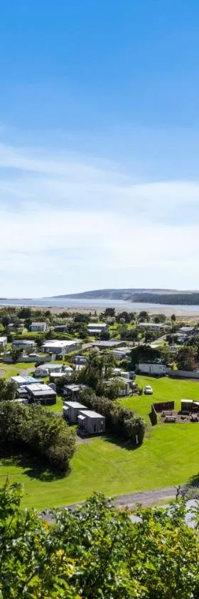怀卡托港假日公园，位于Port Waikato的酒店
