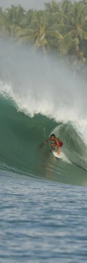 Lilys Nias Surf Camp，位于Lagudri的酒店