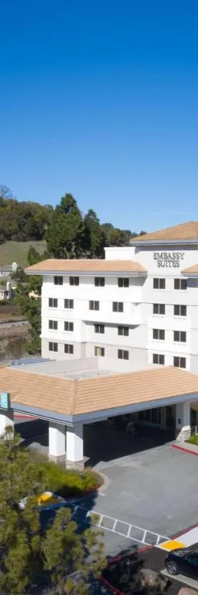 Embassy Suites by Hilton San Rafael Marin County，位于圣拉斐尔的酒店