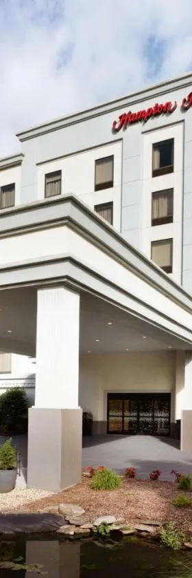 布鲁克长岛汉普顿酒店，位于法明维勒的酒店