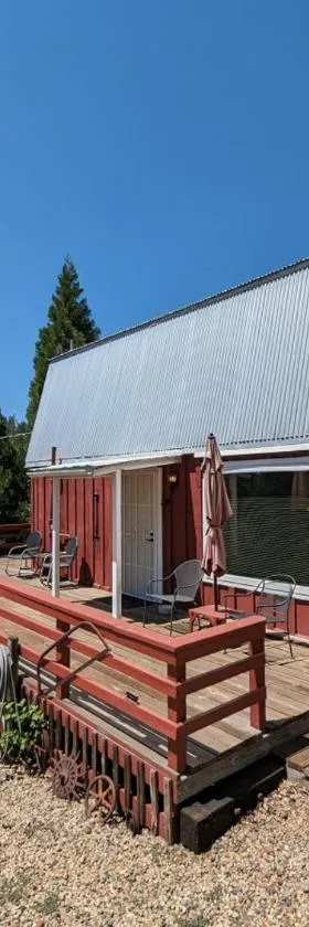 Moore's Cabin 48603 Todd Eymann Miramonte CA 93641，位于Miramonte的酒店