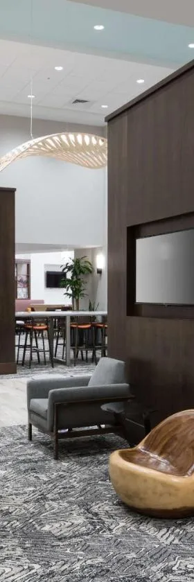 Hampton Inn & Suites Cape Canaveral Cruise Port, Fl，位于卡纳维拉尔角的酒店