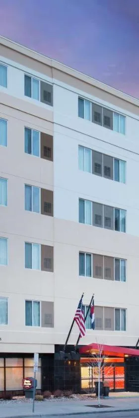 丹佛市中心汉普顿套房旅馆，位于丹佛的酒店
