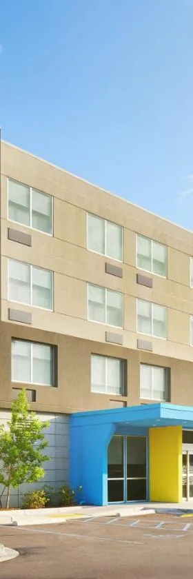 Tru By Hilton Charleston Airport，位于查尔斯顿的酒店