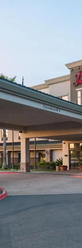 圣地亚哥波威希尔顿恒庭旅馆&套房酒店，位于波威的酒店