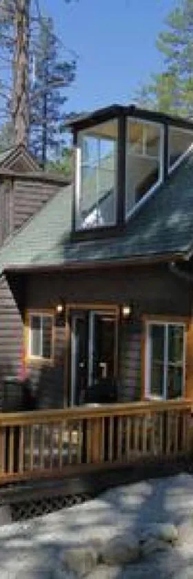 Hobbit House - Charming In Town，位于爱德怀的酒店