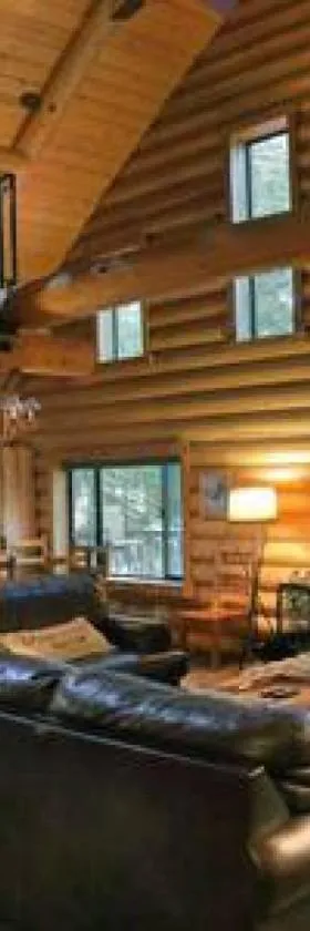 Eagles Nest - Natural Log Cabin with Guest House，位于爱德怀的酒店