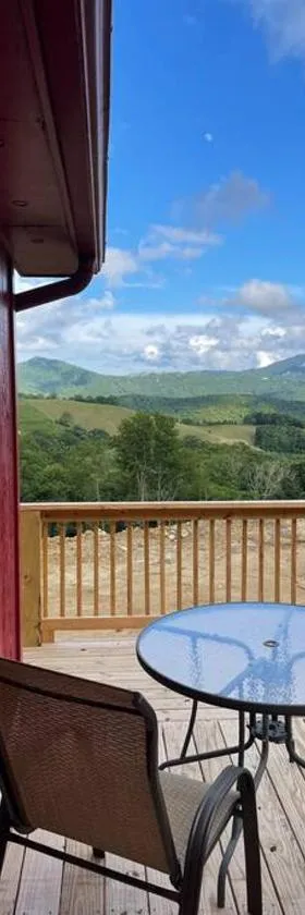Crestview-Spectacular 3 bed 3 bath 5 min to slopes，位于班纳埃尔克的酒店