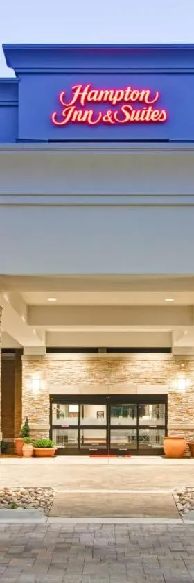 底特律/特洛伊汉普顿套房酒店，位于克劳森的酒店