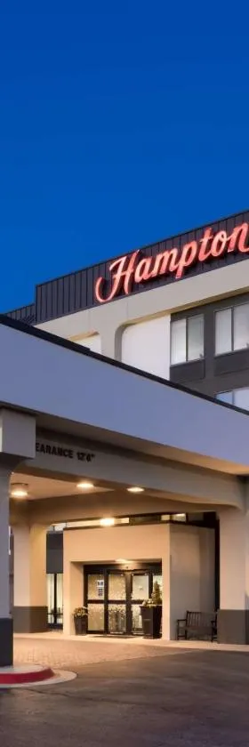 本顿维尔—罗杰斯汉普顿酒店，位于罗杰斯的酒店