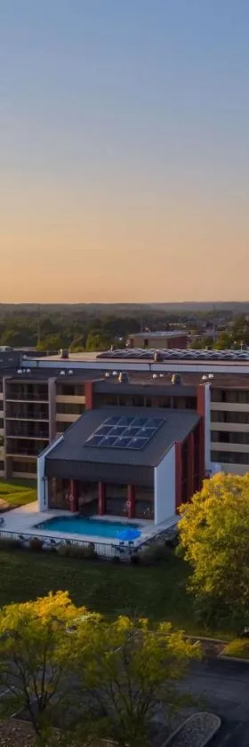 DoubleTree by Hilton Pittsburgh - Cranberry，位于蔓越莓乡的酒店