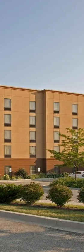 Hampton Inn & Suites Bloomington-Normal，位于诺默尔的酒店
