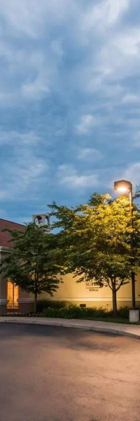 Larkspur Landing Extended Stay Suites St Louis Riverport，位于马里兰高地的酒店