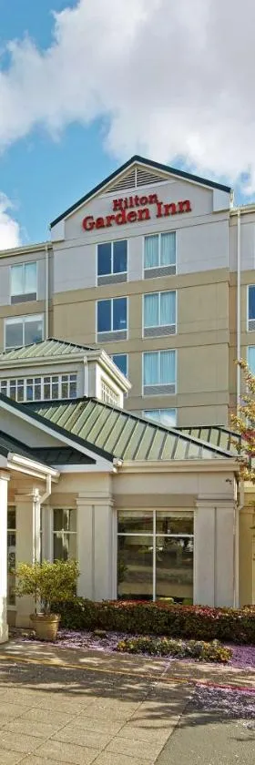Hilton Garden Inn Portland Lake Oswego，位于莱克奥斯韦戈的酒店