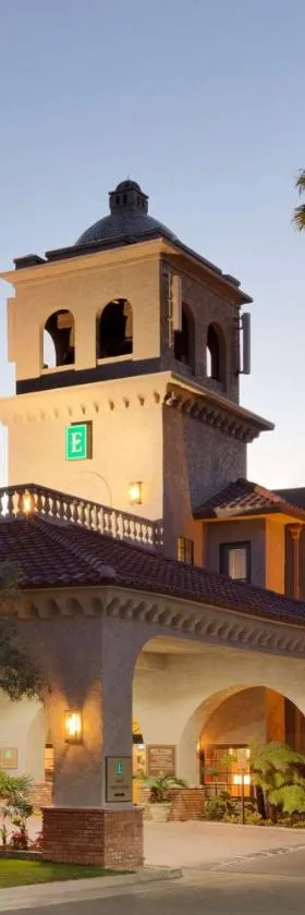 Embassy Suites by Hilton Lompoc Central Coast，位于隆波克的酒店