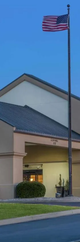 巴德斯镇汉普顿酒店，位于巴兹敦的酒店