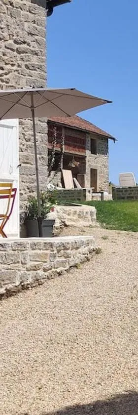gîte dans ancien moulin，位于Sainte-Hélène的酒店
