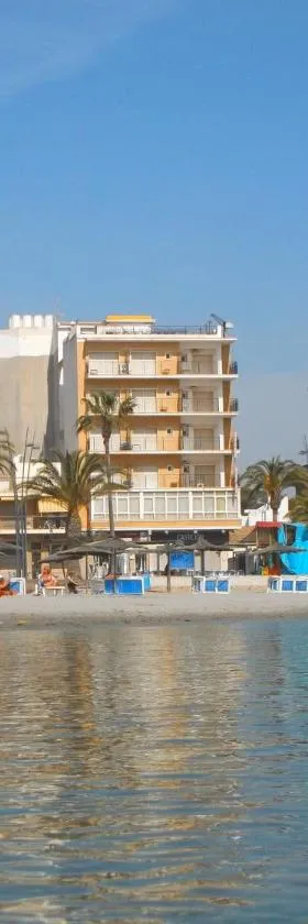 湖滨酒店，位于圣地亚哥德拉里贝拉的酒店