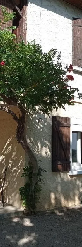 Gite "Le SEQUOIA"，位于Corbarieu的酒店