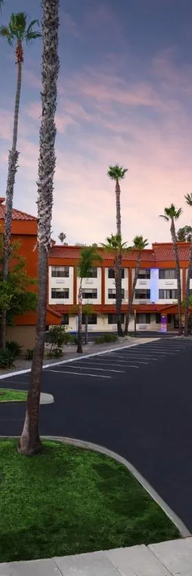 Holiday Inn Express La Mesa Near SDSU by IHG，位于拉米萨的酒店