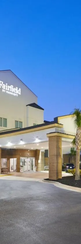 Fairfield Inn & Suites By Marriott Hinesville Fort Stewart，位于海恩斯维尔的酒店