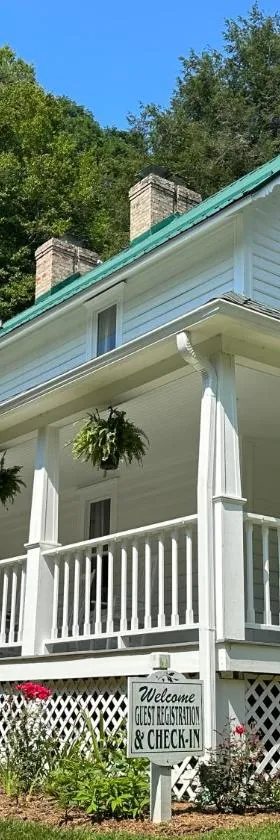 Lovill House Inn，位于布恩的酒店