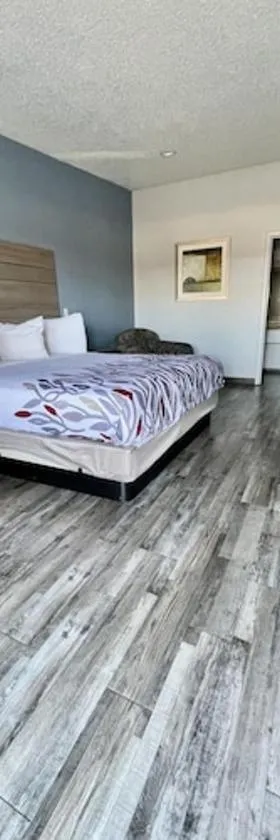 Delux Inn Cleburne，位于克利本的酒店