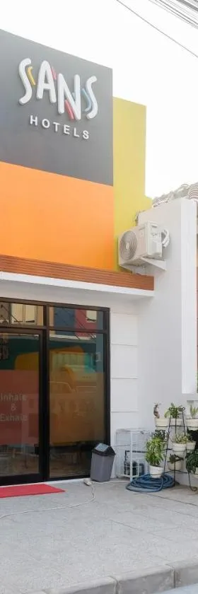 Sans Hotel City Park Medoho Semarang，位于Alastuwo的酒店