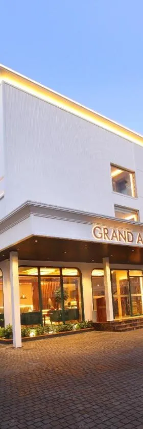 THE GRAND AMBASSADOR HOTEL，位于戈德亚姆的酒店
