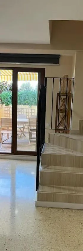 Modern apartment in Valencia, Port Saplaya, by the sea，位于珀特萨普拉亚的酒店
