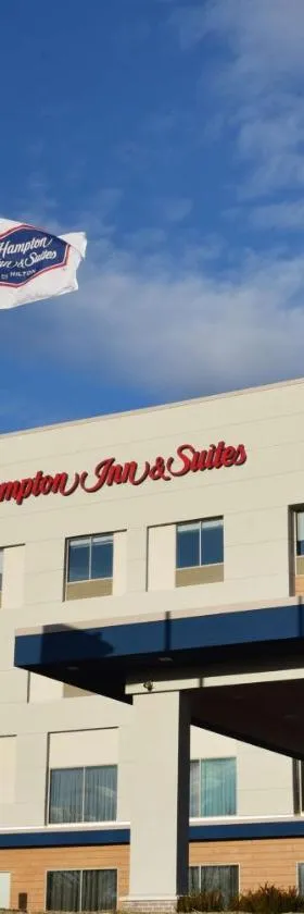 Hampton Inn & Suites Cincinnati Liberty Township，位于西切斯特的酒店