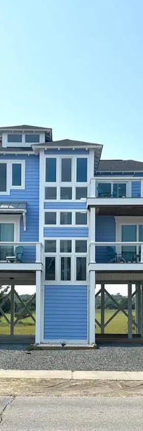 Holden Beach House Second Row with surround views!，位于霍尔顿海滩的酒店