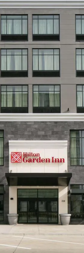 爱荷华市中心大学希尔顿花园酒店，位于爱荷华的酒店
