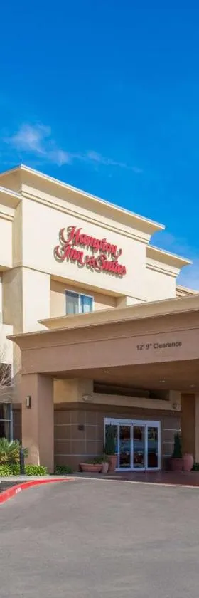 默塞德希尔顿恒庭套房酒店，位于默塞德的酒店