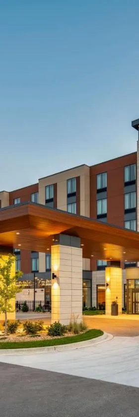 Hilton Garden Inn Milwaukee Brookfield Conference Center，位于布鲁克菲尔德的酒店