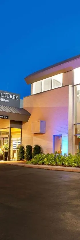 DoubleTree by Hilton Roseville Minneapolis，位于罗斯维尔的酒店