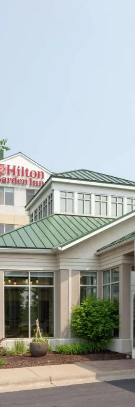 希尔顿花园明尼阿波利斯圣保罗肖尔维尤酒店，位于肖尔维伊的酒店