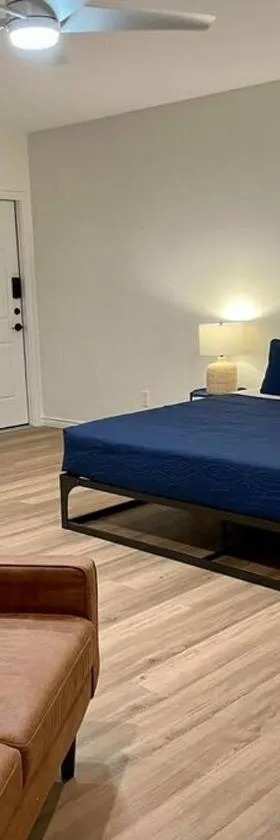 Ranchette Apartment- beach access small lake view，位于Buchanan Dam的酒店