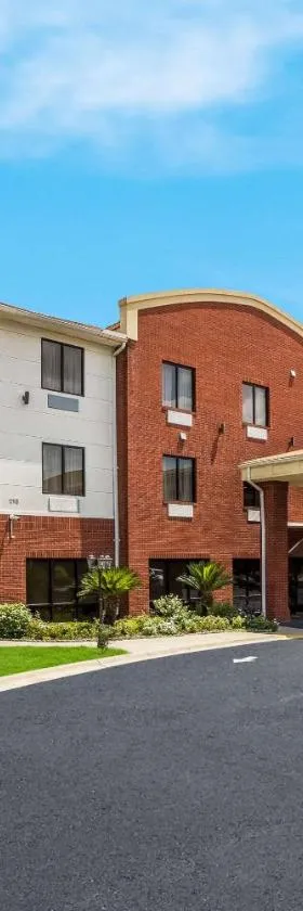 Comfort Inn & Suites Midway - Tallahassee West，位于米德韦的酒店