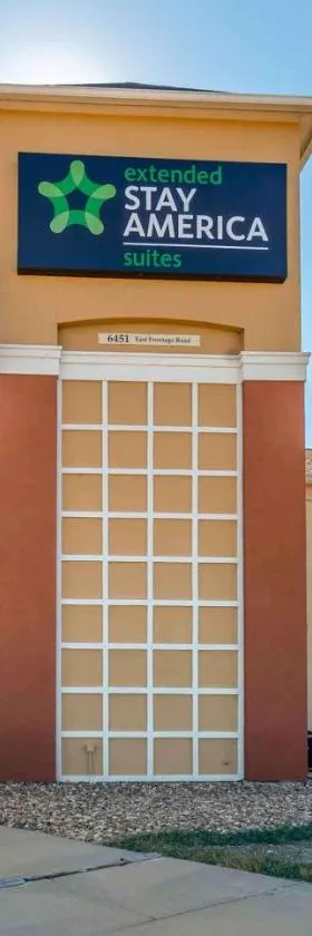 堪萨斯城 - 沙尼米逊美国延住公寓式酒店，位于Merriam的酒店