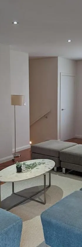 Spacious 2 bedroom apartment @Kingston Foreshore，位于金斯顿的酒店