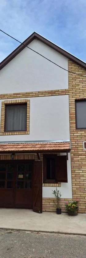 Zalán Vendégház，位于Császártöltés的酒店