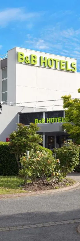 B&B HOTEL Cergy Port 4 étoiles，位于塞尔吉的酒店