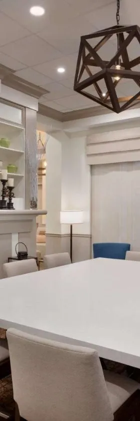 迈尔斯堡机场/FGCU希尔顿花园酒店，位于迈尔斯堡的酒店